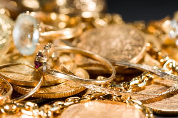 தங்க நகைகளை அடகு வைக்க வங்கிகளில் குவியும் பெருந்தொகை மக்கள் | People Pawn So Much Gold When The Treasury Is Full