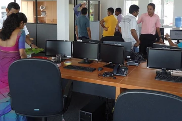 රාජ්‍ය සේවකයින්ට සුබ ආරංචියක්.. ලබන මාසේ සිට රු. 5000 කින් පඩි වැඩි කරන යෝජනාවක්..