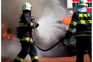 கொழும்பில் ஐந்து வீடுகளில்  பாரிய தீ; விரந்த தீயணைப்பு வண்டிகள்!