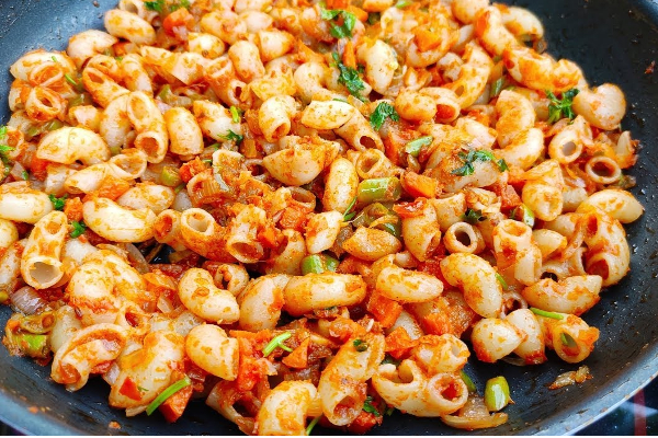 இந்த பொருட்கள் வருஷ கணக்கில் கெட்டேப்போகாது! பயப்படாமல் வைத்து விரும்பி விரும்பி சாப்பிடலாமாம்! | Common Food Items That Never Expire