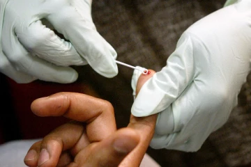 மருத்துவரால் HIV பாதித்த சிறுமி - அலறிய குடும்பம்!