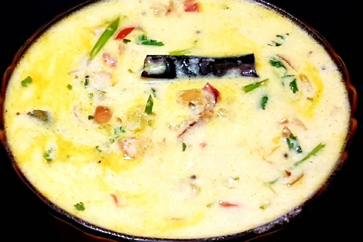 நாவூரும் சுவையில் உருளைக்கிழங்கு தயிர் குழம்பு... பண்ணலாமா? | Tasty Potato Curd Curry Recipe In Tamil