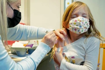 சிறுவர்களுக்கு நூதன முறையில் தடுப்பூசி ஏற்றும் கனடா மாகாணம் ஒன்று!