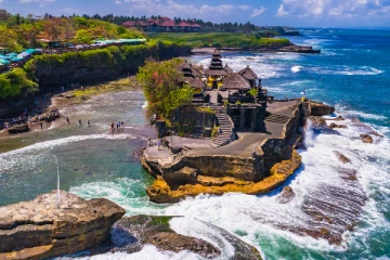 பாலி தீவில் அதி சக்திவாய்ந்த நிலநடுக்கம்; வீதிகளில் மக்கள் தஞ்சம்