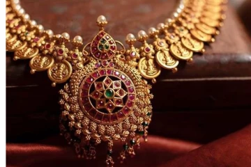 விஷேச நாளன்று குறைந்த தங்கம் விலை - மக்களே, மிஸ் பண்ணாதீங்க!