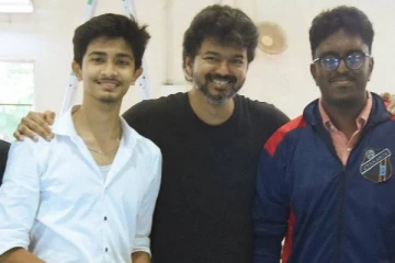 போலி பிம்பத்தை காட்டிய விஜய்.. பார்க்க வந்த ரசிகர்களை ஓடஓட லத்தியில் அடித்த போலிசார்