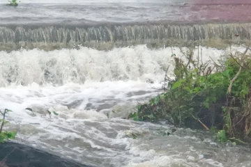 நாட்டில் நிலவும் சீரற்ற வானிலையால் பல பகுதிகள் பாதிப்பு (Video)