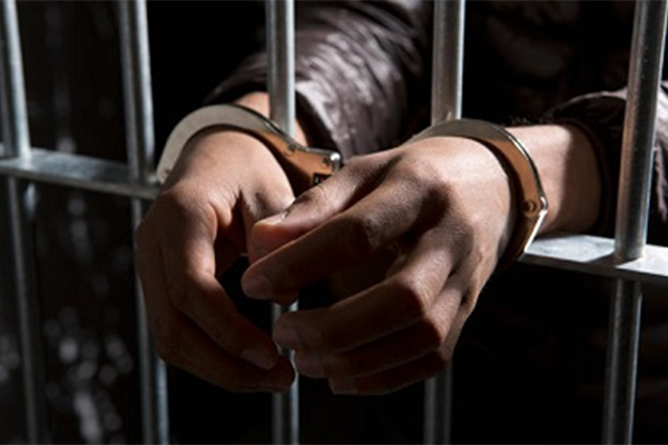 யாழில் இரண்டு வாள்களுடன் கைதான இளைஞர்! | Youth Arrested With Two Swords In Jaffna