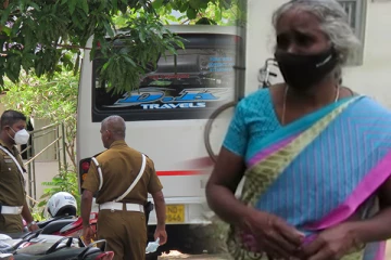 வியாழேந்திரனின் வீட்டிற்கு முன்னால் கொலை செய்யப்பட்டவரின் குடும்பத்தினர் போராட்டதின் போது கைது