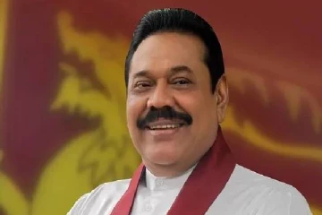 மறைவில் இருந்து வெளிப்பட்டார் மஹிந்த!