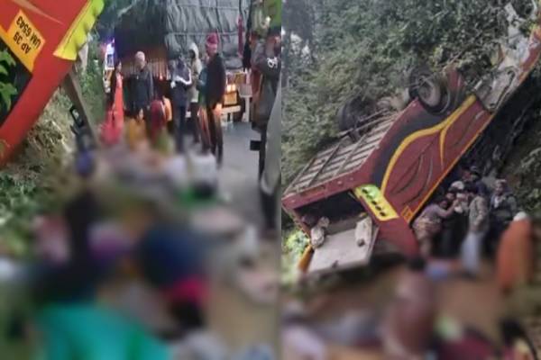 கோவிலுக்கு சென்று திரும்பும் போது நேர்ந்த சோகம் - 9 பக்தர்கள் பரிதாப பலி | 9 Dies In Andhra Bus Accident Falls Into Gorge கோவிலுக்கு சென்று திரும்பும் போது நேர்ந்த சோகம் - 9 பக்தர்கள் பரிதாப பலி | 9 Dies In Andhra Bus Accident Falls Into Gorge