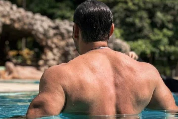 சின்னத்திரையில் பல கோடி சம்பளம் வாங்கும் பிரபலம் யார் தெரியுமா?.. ஒரு மாதத்திற்கு இத்தனை கோடியா?