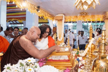 කොළඹ ‘බුද්ධ රශ්මි’ වෙසක් කලාපය අගමැතිනිය අතින් විවෘත වෙයි