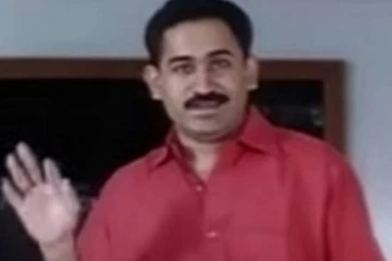 இது யார் தெரிகிறதா.. இப்போது தமிழ் சினிமாவில் முன்னணி ஹீரோ தான்