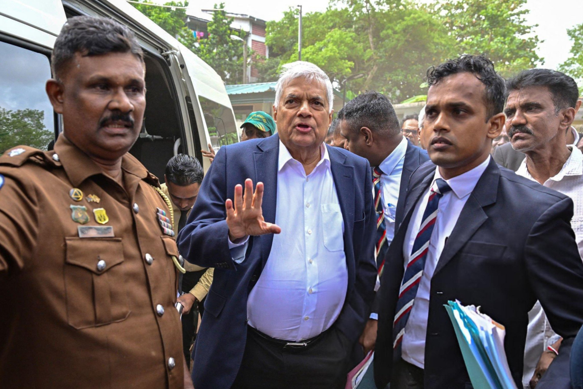 சிங்கப்பூர் சென்ற ரணிலின் தந்திரோபாயம்! தகவலறிந்த வட்டாரங்கள் வெளியிட்ட தகவல் | Ranil Goes Abroad Rani Case Law Order