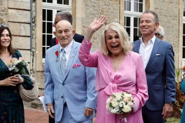 100 வயதில் காதலியைக் கரம்பிடித்த நபர்: பிரான்சில் கோலாகலமாக நடைபெற்ற திருமணம்