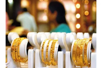 கண்ணீர் வடிக்கும் இல்லத்தரசிகள் - வரலாறு காணாத வகையில் உயர்ந்த தங்கம் விலை..!