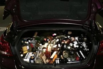 சுவிட்சர்லாந்துக்குள் நுழையும்போது எல்லையில் சிக்கிய வாகனங்கள்: உள்ளே என்ன இருந்தது தெரியுமா?