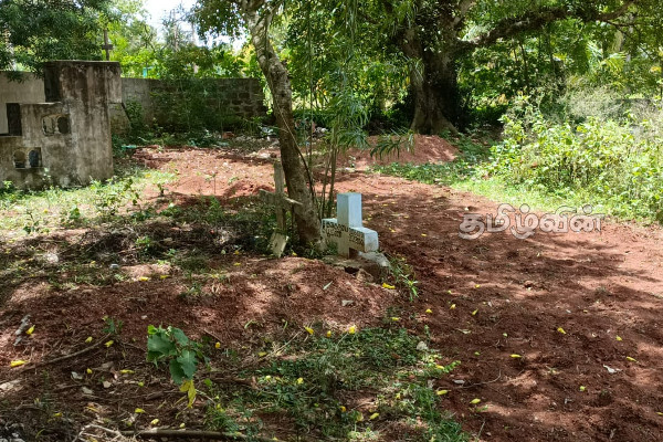 வவுனியாவில் மயான அபிவிருத்தி பணியில் குழப்பநிலை(Photos) | Confusion During Development Work In Vavuniya