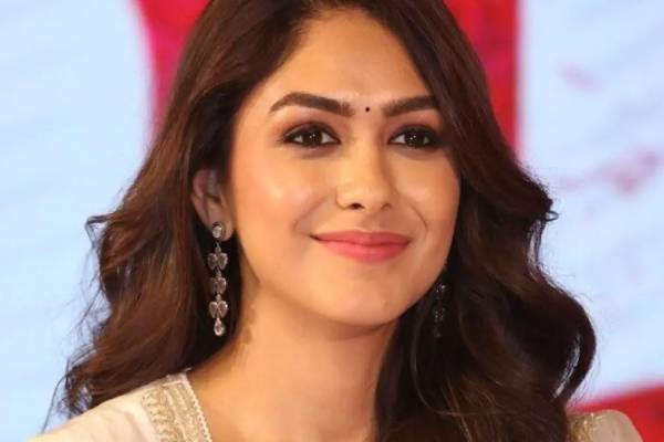 தனுஷ் எனக்கு யாரு தெரியுமா? ஒரே வார்த்தையில் வாயடைக்க வைத்த மிருணாள் தாகூர் | Mrunal Explanation Her Relationship With Dhanush