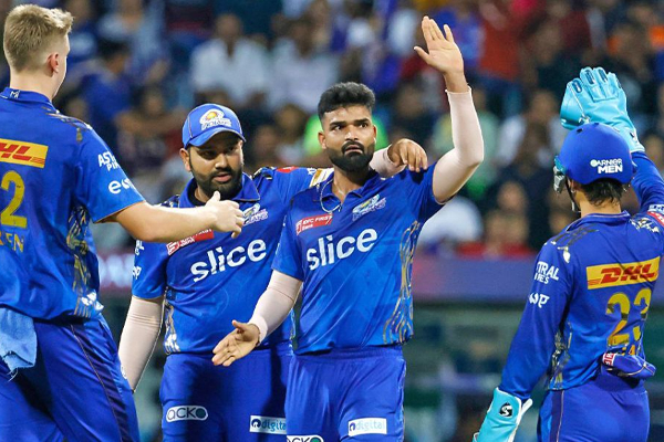மும்பை அபார வெற்றி - பெங்களூர் அணியின் போட்டிக்காக காத்திருக்கும் மும்பை ரசிகர்கள்! | Ipl 2023 Live Score Mumbai Vs Sunrises Match Today