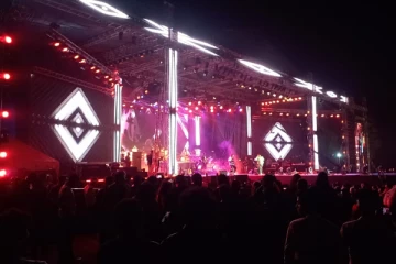 யாழில் சந்தோஷ் நாராயணனின் இசை நிகழ்ச்சியில் இந்திய இராணுவத்தினரால் கொல்லப்பட்டவர்களுக்கு மௌன அஞ்சலி