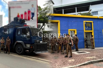 ශ්‍රී ලංකා ක්‍රිකට් පිවිසුම් මාර්ගය වසා දමයි. - පොලිස් ආරක්ෂාවත් තර කරයි. - (PHOTOS)