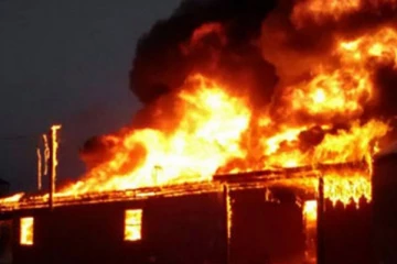 කොළඹ නිවසක හදිසියේ ගින්නක්..