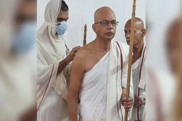 ஆண்டுக்கு ரூ.75 கோடி சம்பளம் பெற்ற நபர் துறவியானார்