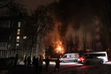 ரஷியாவின் சரமாரி தாக்குதலில் இருளில் மூழ்கிய உக்ரைன்