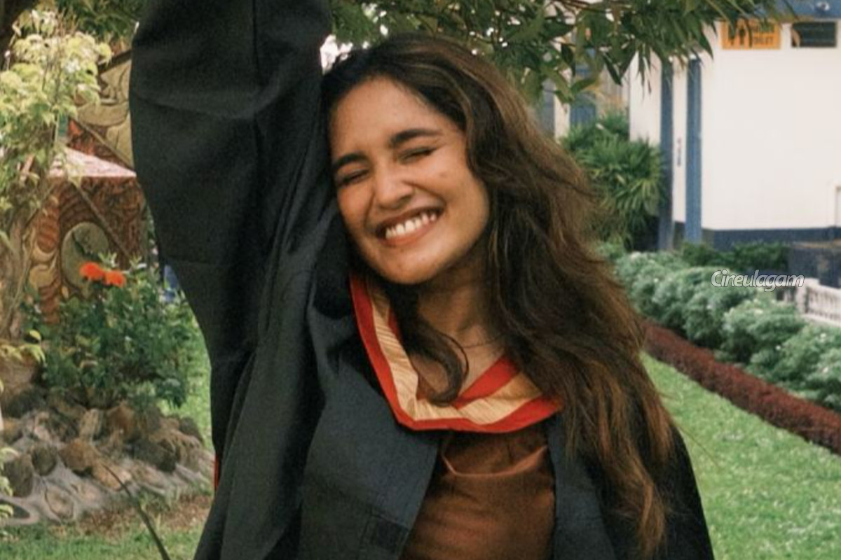 பட்டம் வாங்கிய நடிகை அனிகா சுரேந்திரன்! எந்த காலேஜில் படித்தார் தெரியுமா | Anikha Surendran Graduation Photos