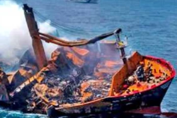 එක්ස්ප්‍රස් නැව නිසා එළියට ආපු චීන නැව...