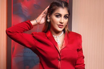 யாஷிகா ஆனந்த் உச்சகட்ட கவர்ச்சி போட்டோ! அந்த உடையுடன் மட்டும் கொடுத்த போஸ்