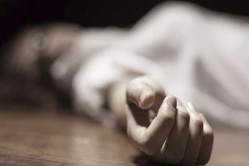 நொடியில் முடிந்த இளம் பெண்ணின் வாழ்க்கை ; எமனாக மாறிய வாகனங்கள்