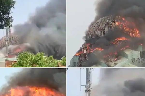 இந்தோனேசியா மசூதியில் தீ விபத்து: இடிந்து விழுந்த கோபுரம் : பதறவைக்கும் வீடியோ | A Terrible Fire In A Mosque In Indonesia The Tower