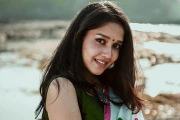 ஹீரோயின்களுக்கே டஃப் கொடுக்கும் அனிகா.. ஷார்ட் உடையில் போட்டோஷூட்