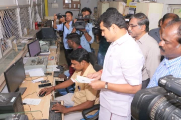 மின் இணைப்புடன் ஆதார் எண்ணை இணைக்க பணம் வாங்கினால் கடும் நடவடிக்கை - மின்சார வாரியம்