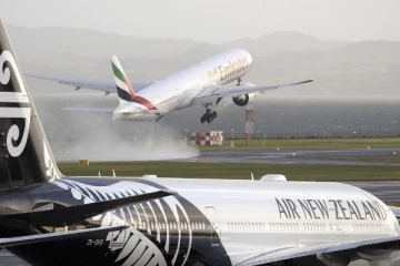 13 மணி நேரம் பயணம் செய்து புறப்பட்ட இடத்துக்கே திரும்பிய விமானம்.! எதிர்பாராத சம்பவம்