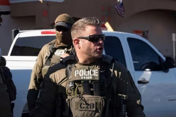 வழிபாட்டுத்தலங்களில் சட்டவிரோத புலம்பெயர்ந்தோரைத் தேடும் அதிகாரிகள்: அமெரிக்க நகரங்களில் பரபரப்பு