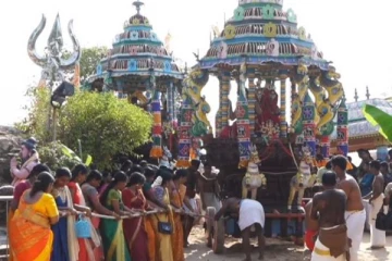 பக்தர்களின் அரோகரா கோசம் முழங்க தேரில் பவனி வந்த கோணேஸ்வரநாதன்