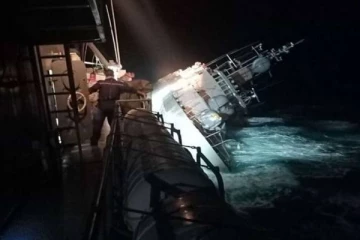 தாய்லாந்தில் 100-க்கும் மேற்பட்ட மாலுமிகளுடன் விபத்துக்குள்ளான போர்க்கப்பல்!