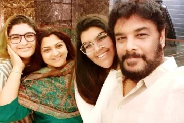 படு மோசமான கிளாமர் உடையில் நடிகை குஷ்புவின் மகள்- ரசிகர்களின் மோசமான கமெண்ட்