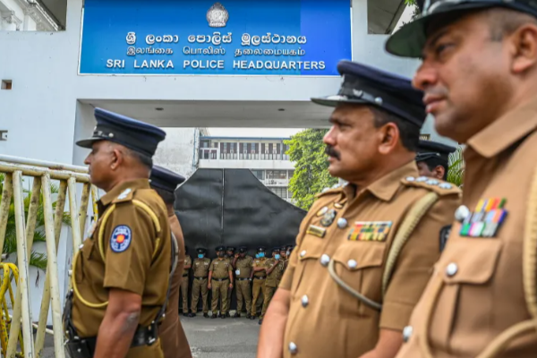 பொலிஸ் திணைக்களத்தின் நிர்வாகப் பணிப்பாளர் பதவிக்கு மும்முனைப் போட்டி | Sri Lanka Police Department Issues