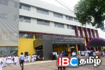 நோயாளியின் மரணத்தால் வைத்தியர் உள்ளிட்ட ஊழியர்களை அடைத்து வைத்த குழு!