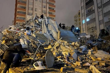 துருக்கியை புரட்டிபோட்ட பூகம்பம்; 20,000 பேர் உயிரிழந்திருக்கலாம் என அச்சம்