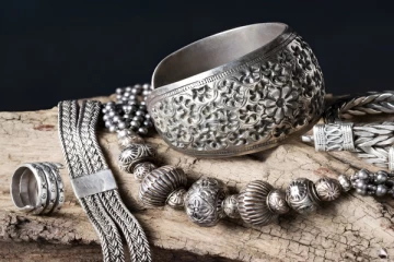 யார் வெள்ளி மோதிரம் அணியக்கூடாது?