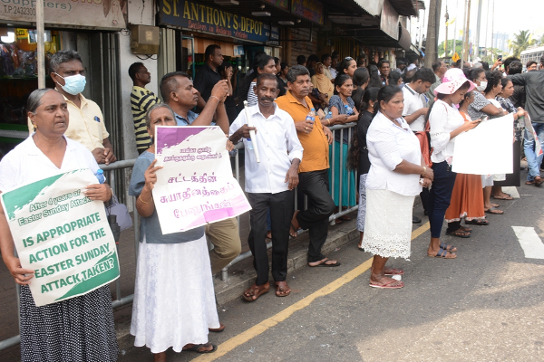 ஈஸ்டர் தாக்குதல் குற்றவாளிகளை சட்டத்திற்கு முன் நிறுத்துங்கள் !(Photos) | Bring Perpetrators Easter Attack To Justice