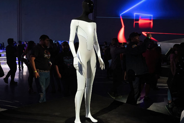 மனித உருவத்தினாலான ரோபோ; மலைக்கவைத்த எலன் மஸ்க்! | A Humanoid Robot Elan Musk