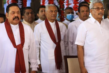 பதுங்கு குழிகளில் ஒளிந்த ராஜபக்ச குடும்பம்: ராஜபக்சவினர் இல்லாத அரசாங்கத்தின் பொறுப்பை ஏற்க தயார் என்று அறிவிப்பு