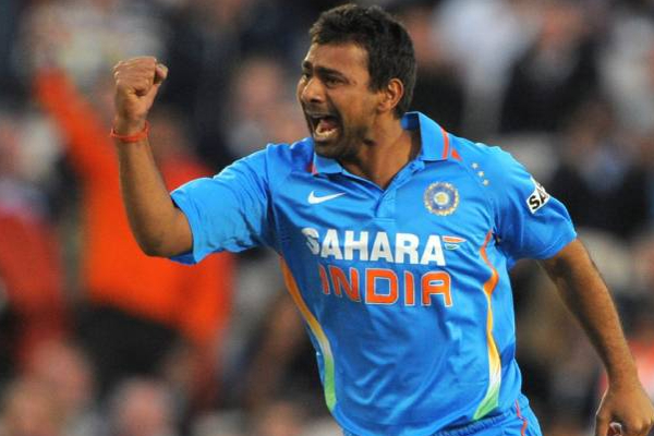 இந்திய முன்னாள் கிரிக்கெட் வீரர் சென்ற கார் பயங்கர விபத்து! | Former Indian Cricketer Praveen Kumar Car Accident